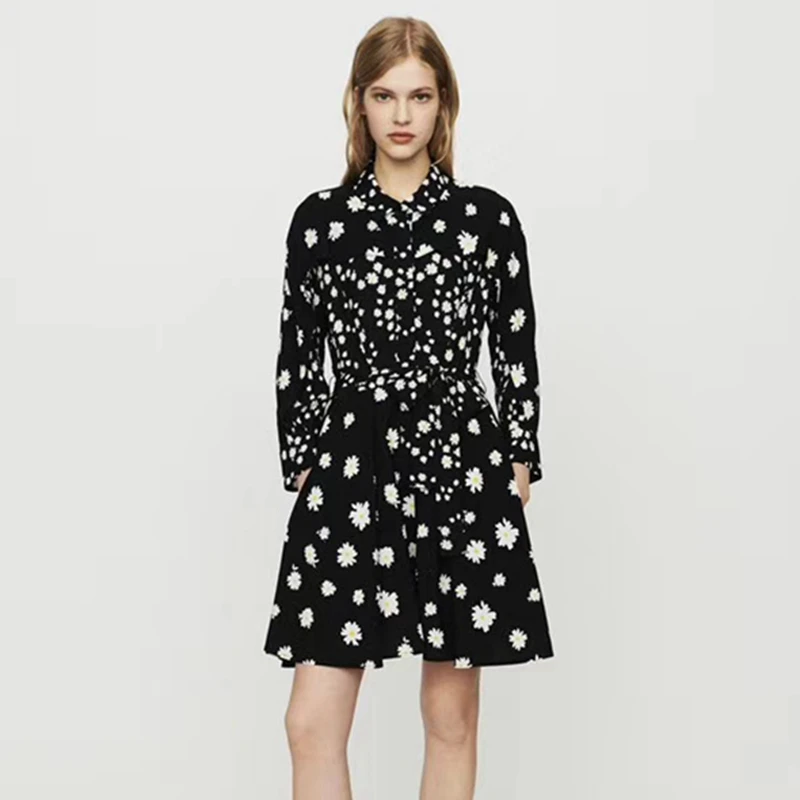 Женское кружевное платье средней длины с коротким рукавом белое и синее вечернее