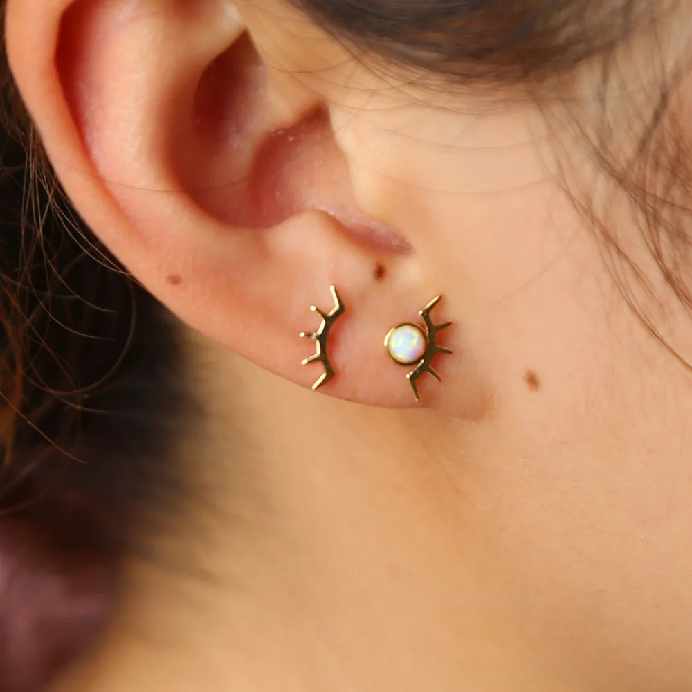 Женские серьги гвоздики с круглым огненным опалом|Серьги-гвоздики| |