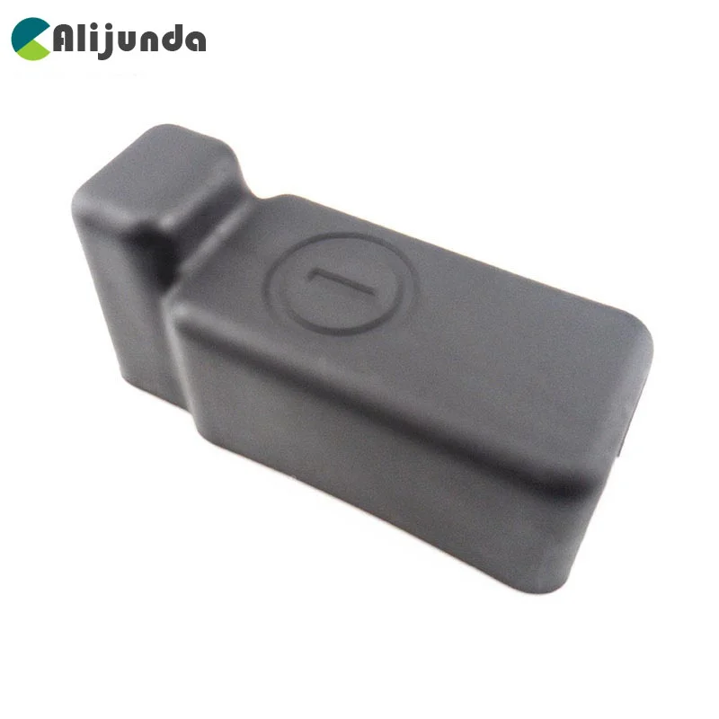 Автомобильный аккумулятор с отрицательной защитой водонепроницаемый чехол