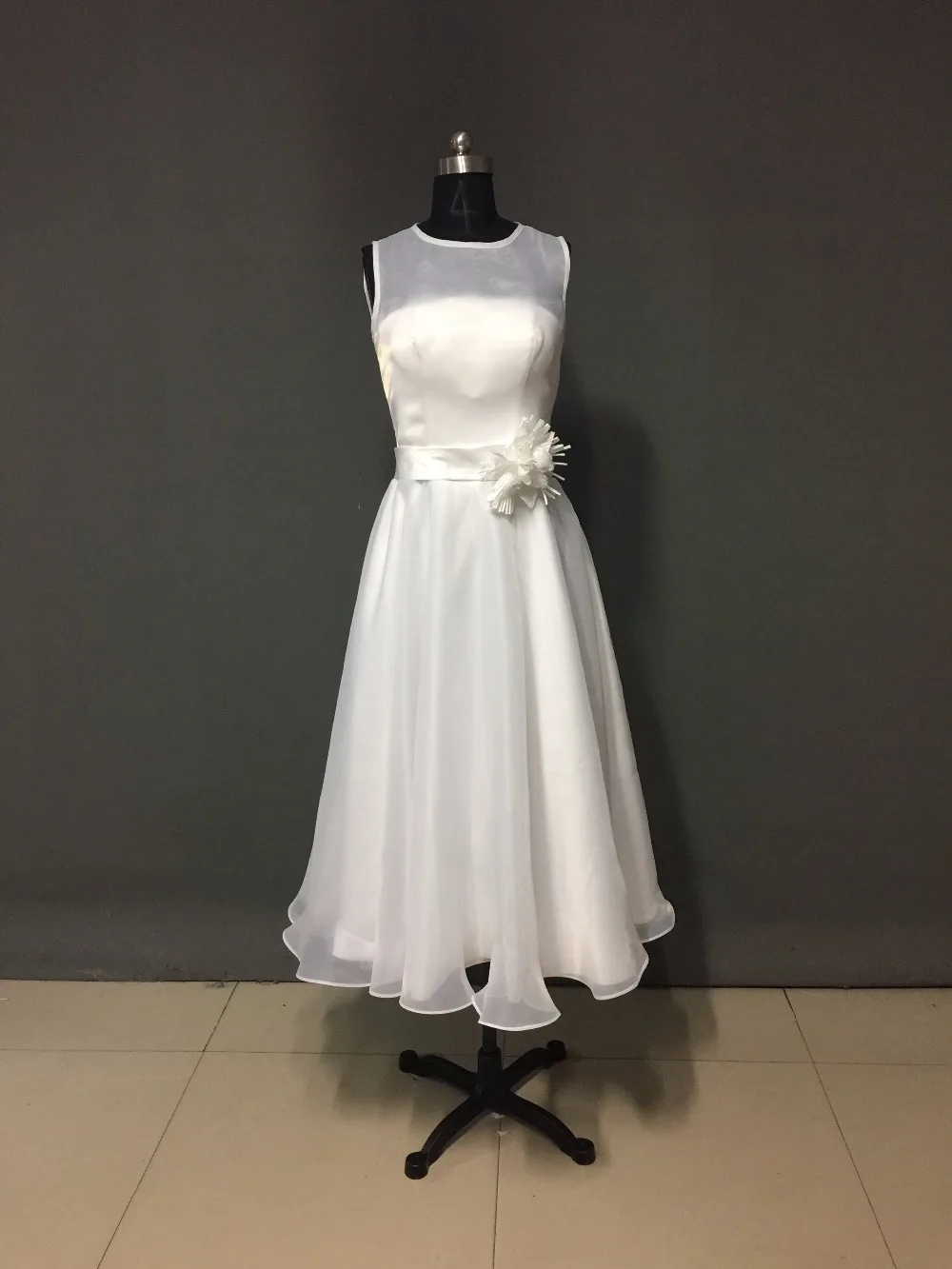 Лидер продаж Бато шеи Смотрите через Топ органза простой чай Длина Жаклин Винтаж