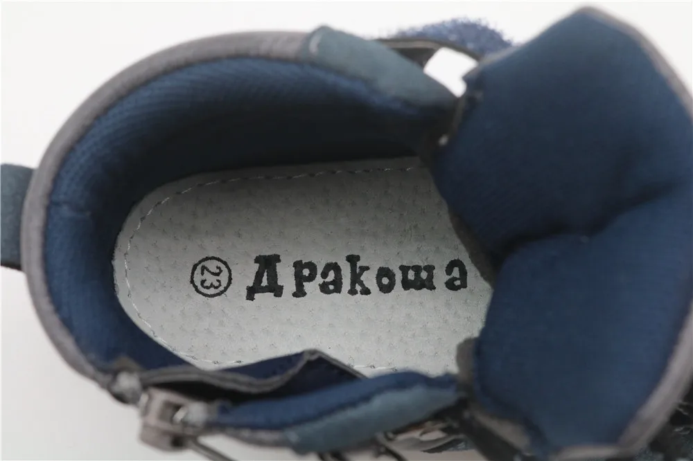 Apakowa/осенние ботинки для мальчиков новая модная детская обувь из искусственной кожи ботильоны martin на плоской подошве с заплатками на молнии, европейские размеры 21-26