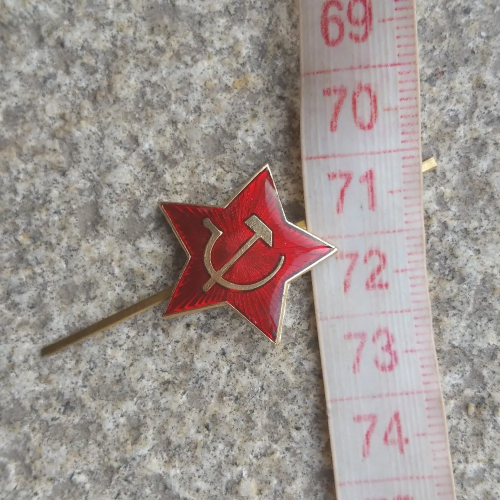 Значок времен Второй мировой войны в стиле Советской Армии с красными звездами и