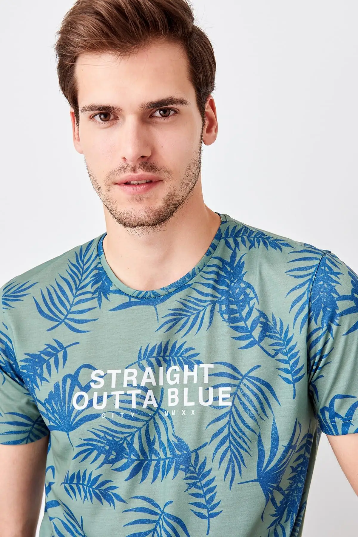 Trendyol хаки Мужская с принтом листьев Новая футболка TMNSS19TS0549 | одежда
