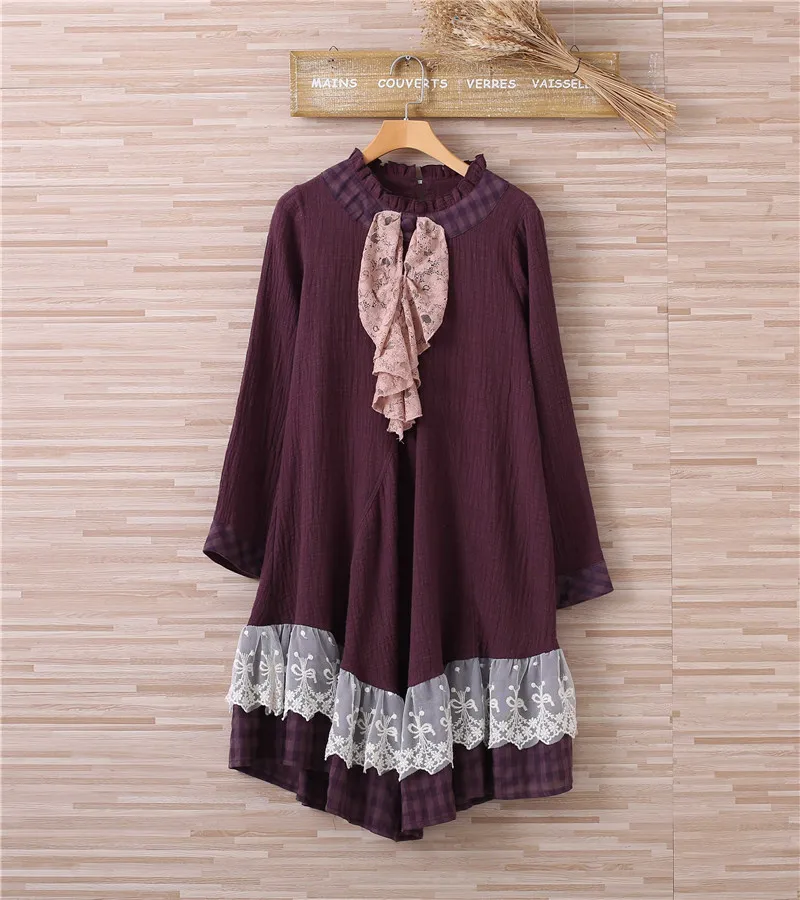 Женское платье оригинального дизайна с кружевным подолом осенне весеннее