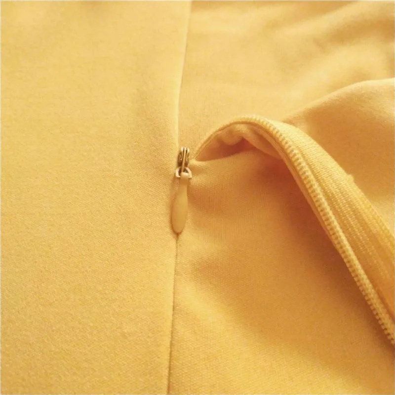 Женское мини платье HMK однотонное вечернее с вырезом лодочкой и оборками большие