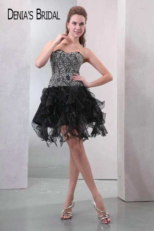 Черные короткие коктейльные платья с вырезом без бретелек блестящие длиной выше