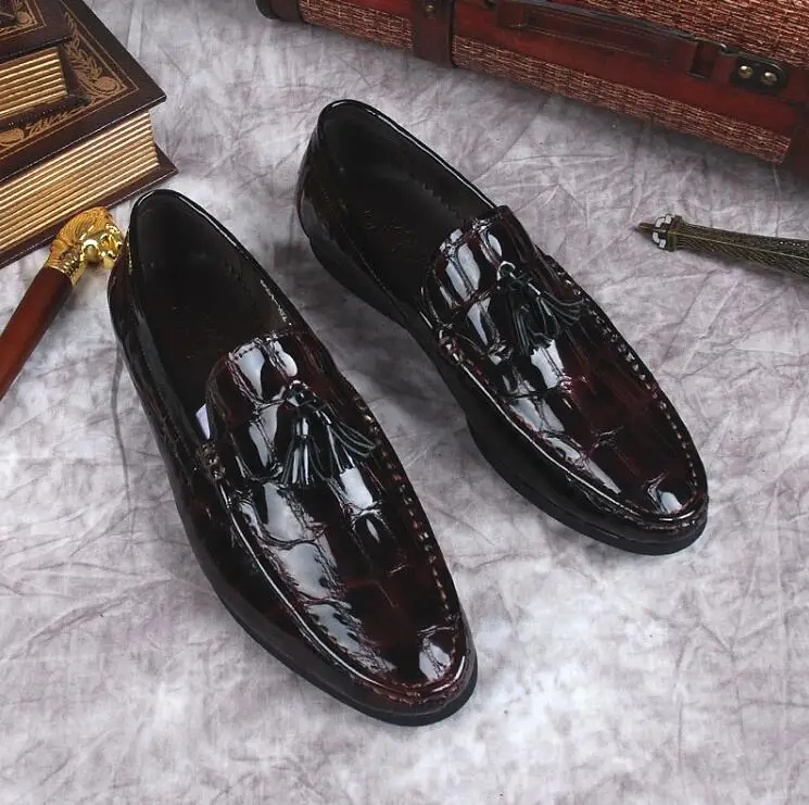 

Fashion Summer Style Moccasins Men Loafers stone pattern Tassels Genuine Leather Shoes Men Flats Gommino Casual Driving Shoes