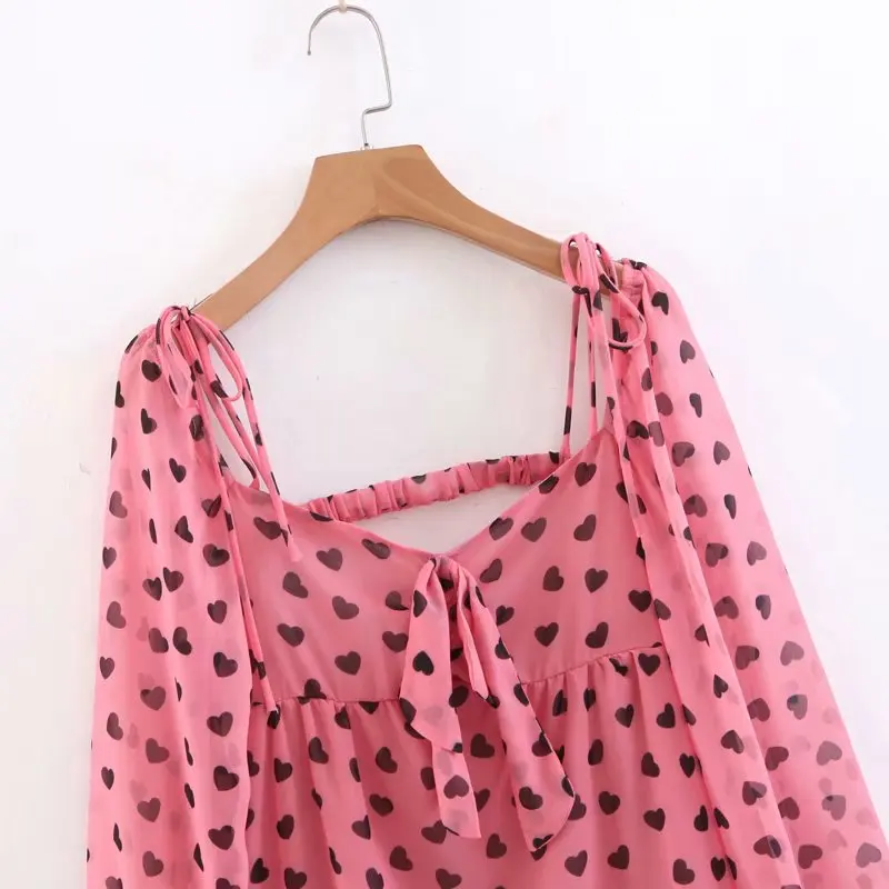 Женское винтажное мини платье с бантом розовое длинным рукавом и принтом в виде