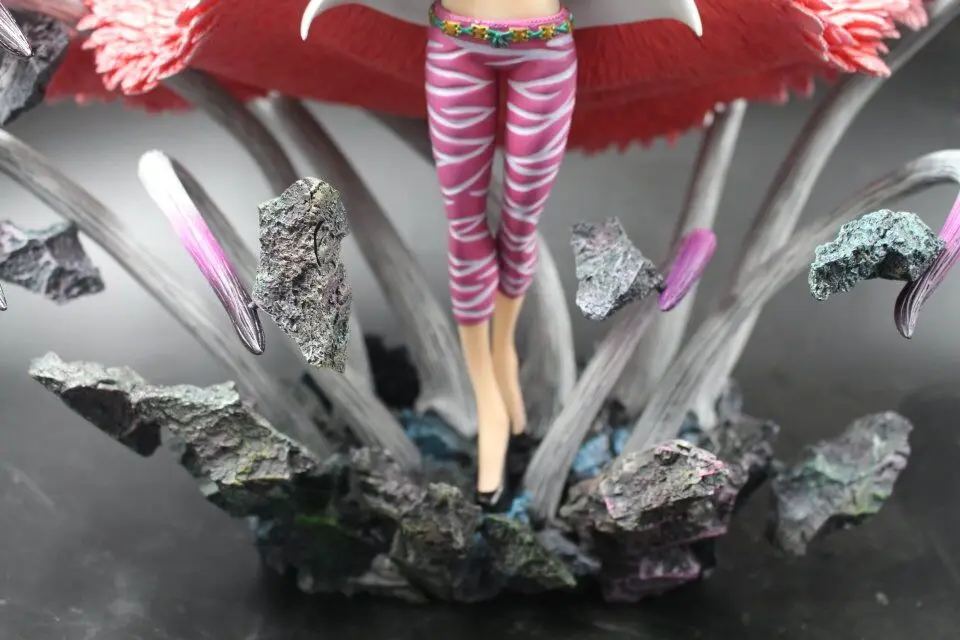 Модели вентиляторов в наличии одна деталь 33 см Donquixote Doflamingo женская версия gk смолы