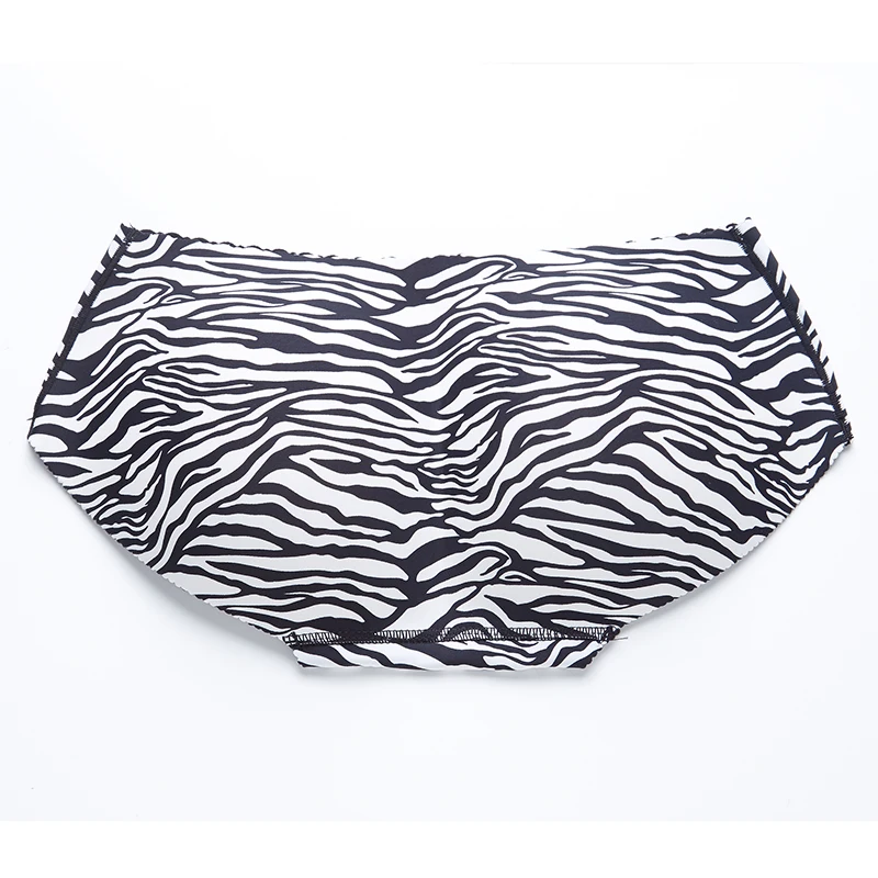 Сексуальное леопардовое бесшовное нижнее белье украшенное изобилием ягодиц