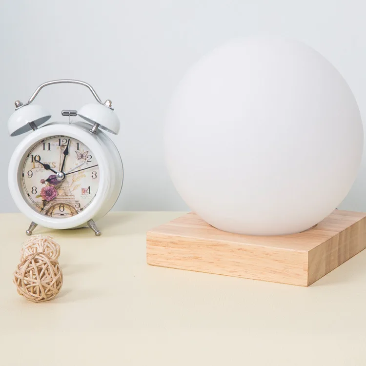 Скандинавские современные минималистичные настольные лампы для гостиной белый