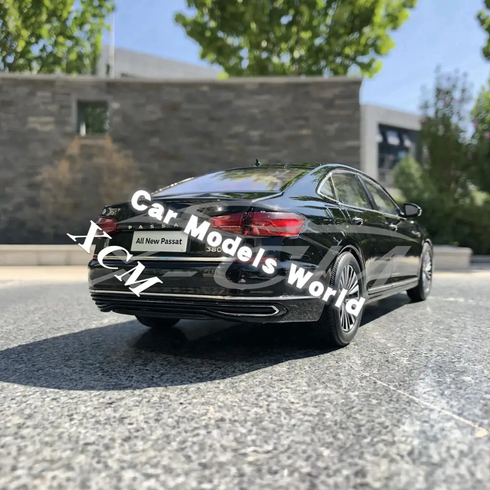 Модель литая автомобиля для нового Passat (черный) 1:18 + небольшой подарок!|Наземный