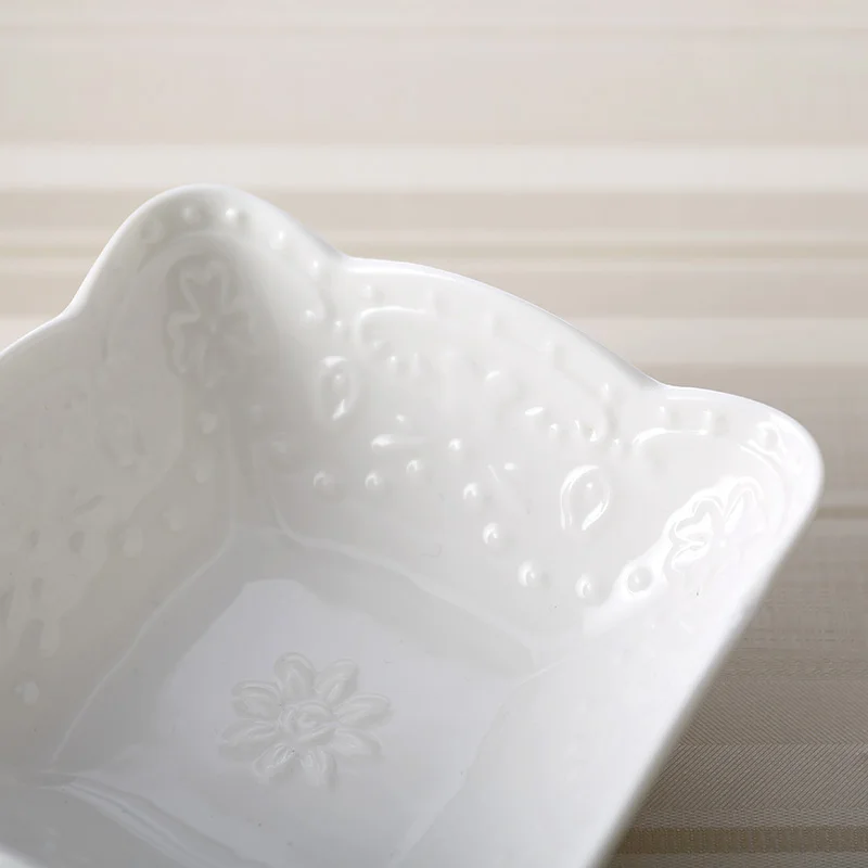 Набор тарелок и мисок в современном стиле с элегантной гравировкой из костяного