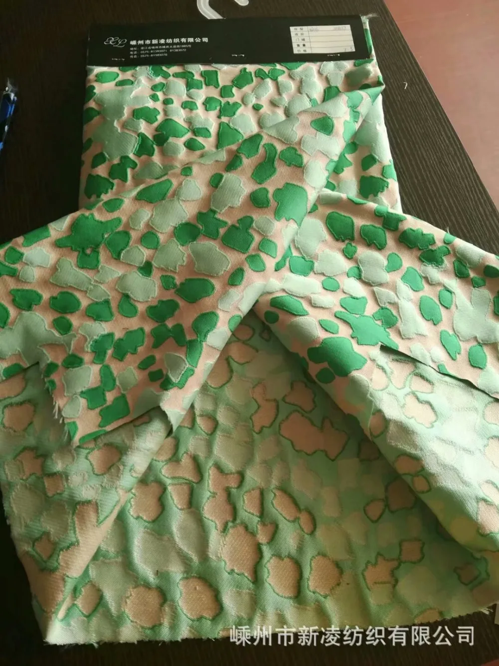 2018 Новинка Высокое качество жаккардовая парча ткань для платья мягкая пальто