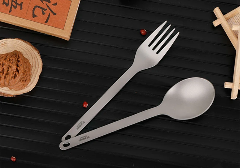 Titanium Tableware Spoon Fork Cutlery Set with Carabiner Storage Sack fo Outdoor Camping Hiking Traveling Picnic Flatware