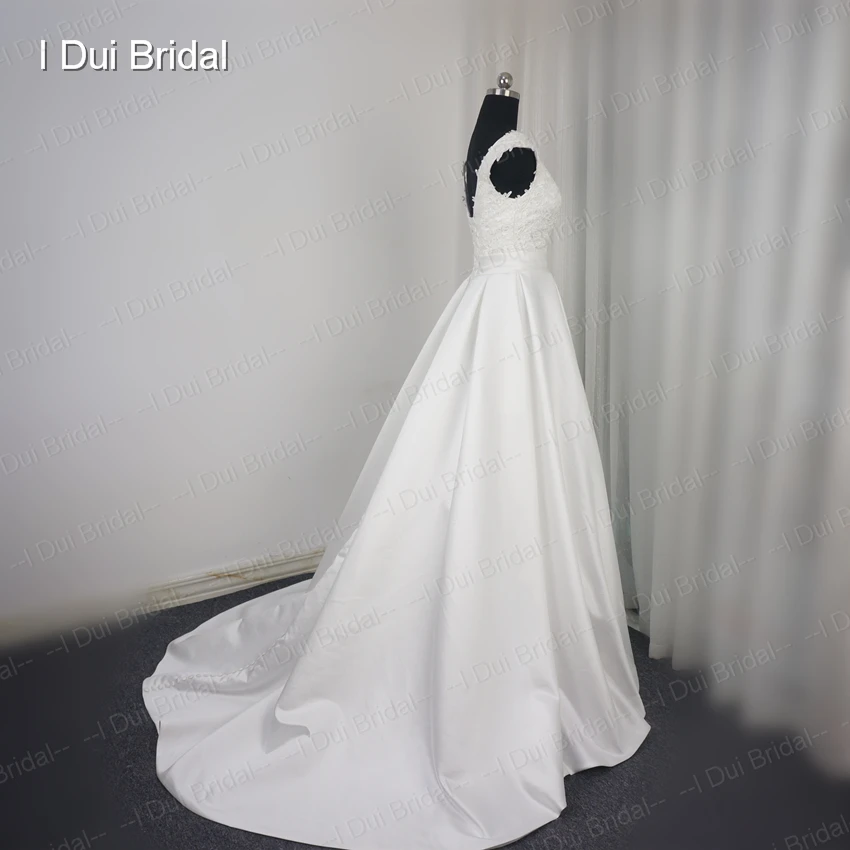 Атласное свадебное платье А силуэта с открытыми плечами и кружевом|bridal gown|lace bridal