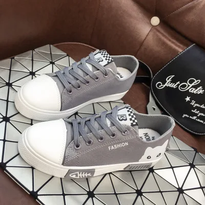 Женская парусиновая обувь на плоской подошве с рисунком белая повседневная