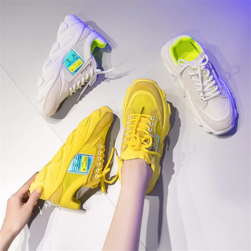 Новинка 2019 года дизайнерские яркие белые и Желтые Модные трендовые кроссовки