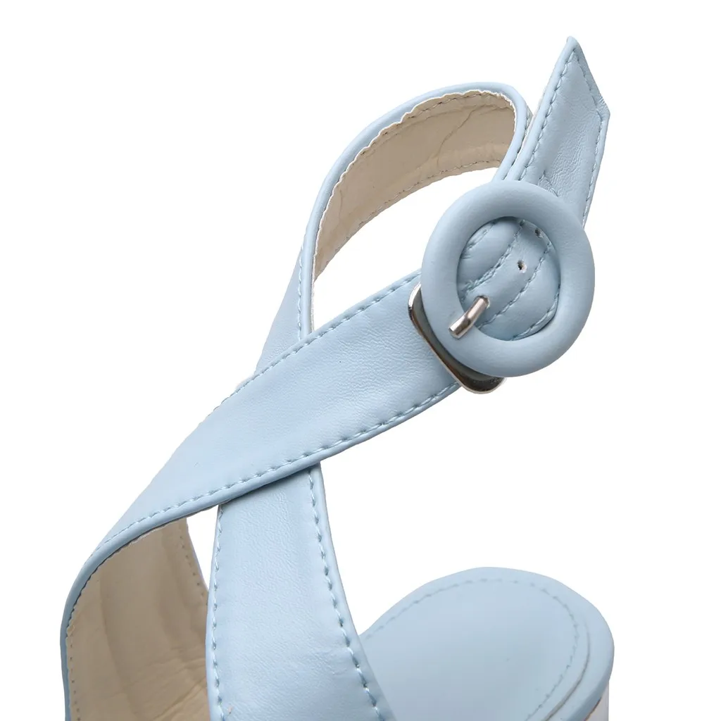 Женские сандалии на квадратном каблуке с ремешком пятке и перекрестной