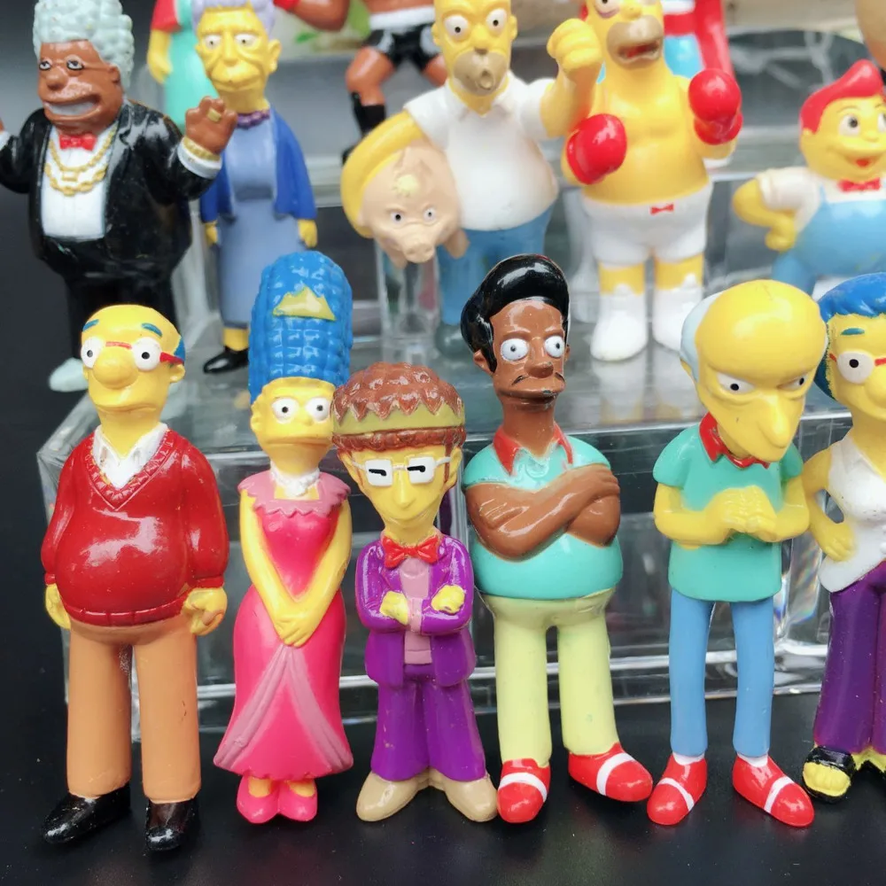

100pcs/lot A happy family pvc action figures random mixed