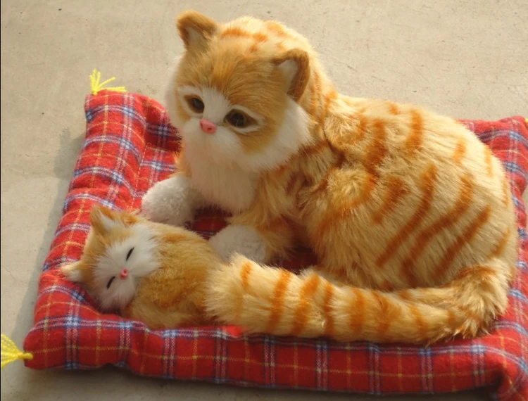 Имитация кошки около 24x12x20 см желтая кошка звук miaow и маленькая с ковриком меховая