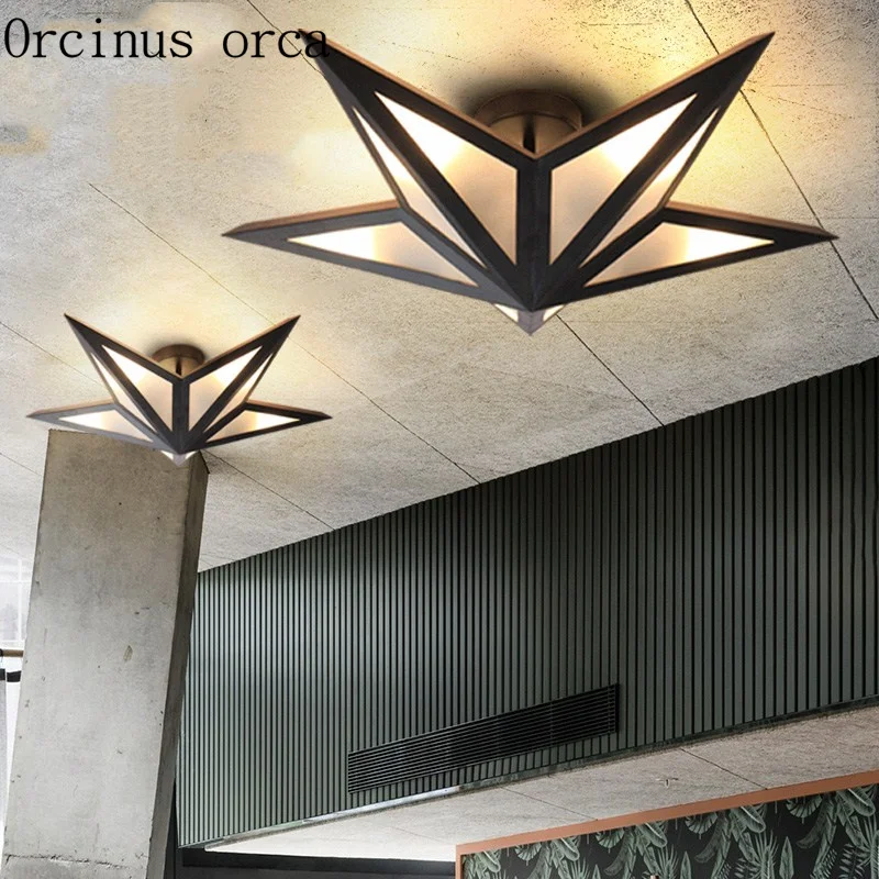 Минималистичная потолочная лампа в скандинавском стиле с пентаграммой гостиной