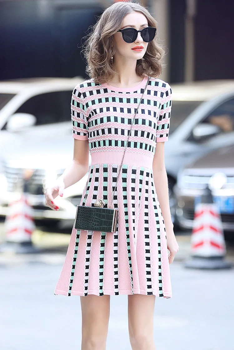 2019 женский летний трикотаж женская круглый воротник клетка белила короткий