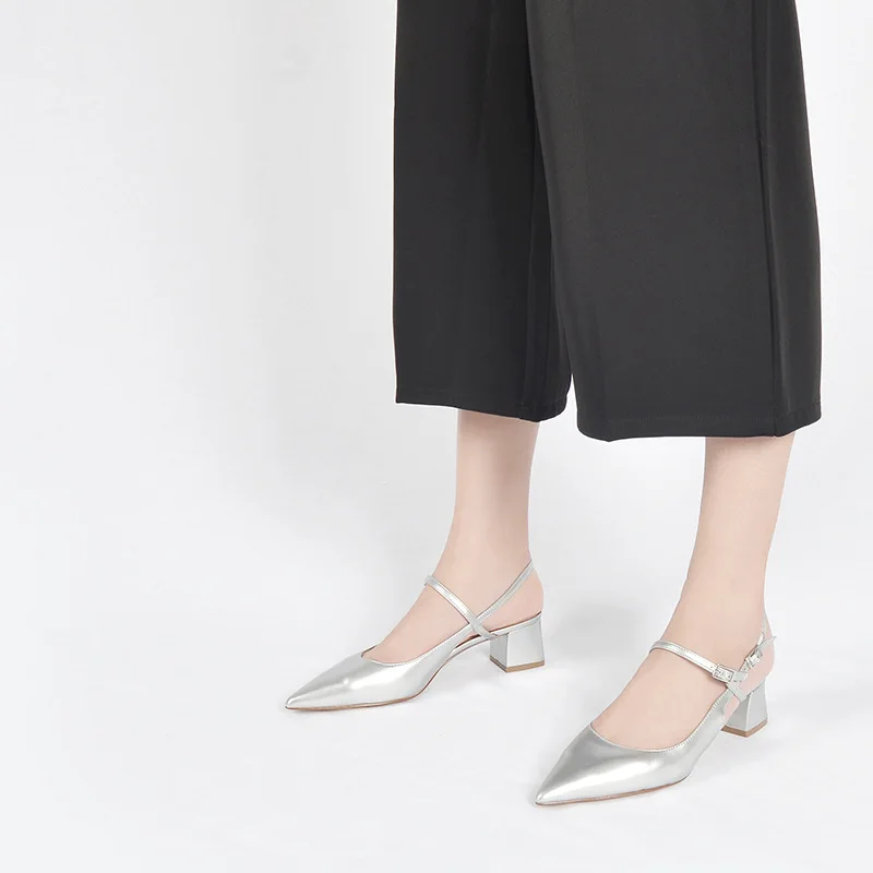 Классические модные босоножки с закрытым носком Женские однотонные