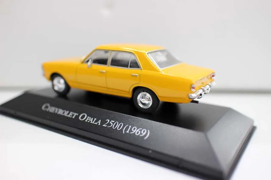 Модель автомобиля Chevrolet Opala из металлического сплава 1:43 2500 | Игрушки и хобби