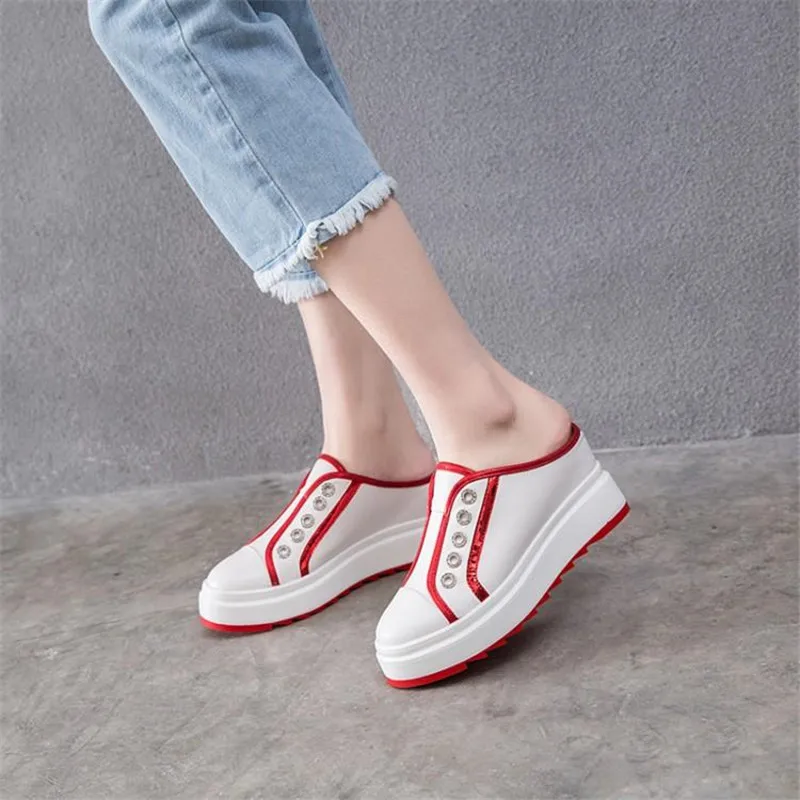 Женские шлепанцы увеличивающие рост Новинка лета 2019 белые женские на толстой