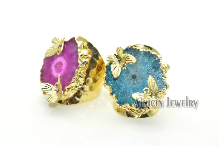 Натуральное широкое кольцо с драгоценными камнями окрашенного цвета розовое