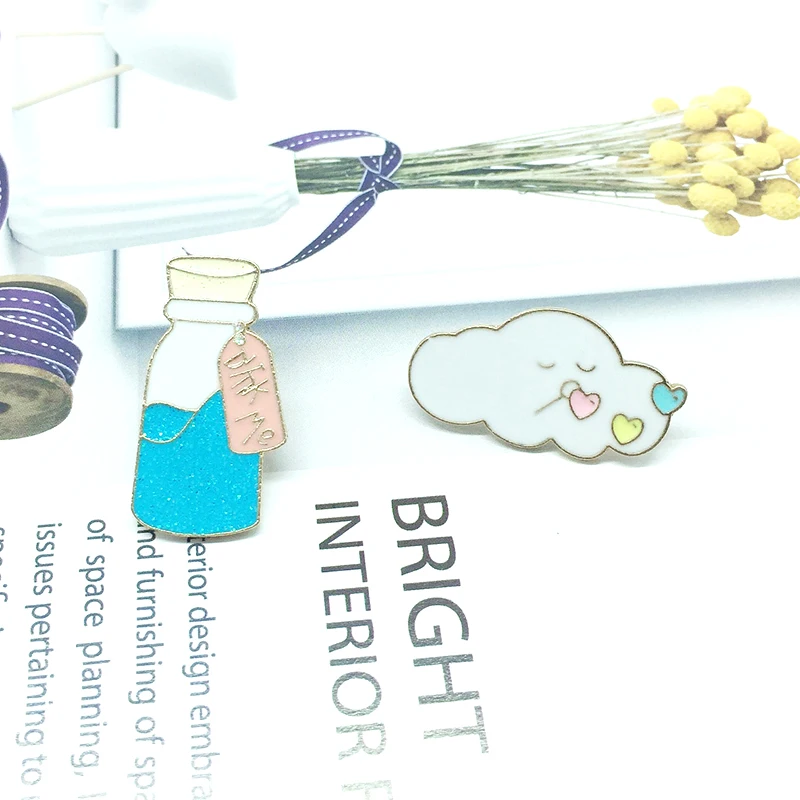 Блестящая металлическая брошь клизель в форме белого облака и сердца|Броши| |