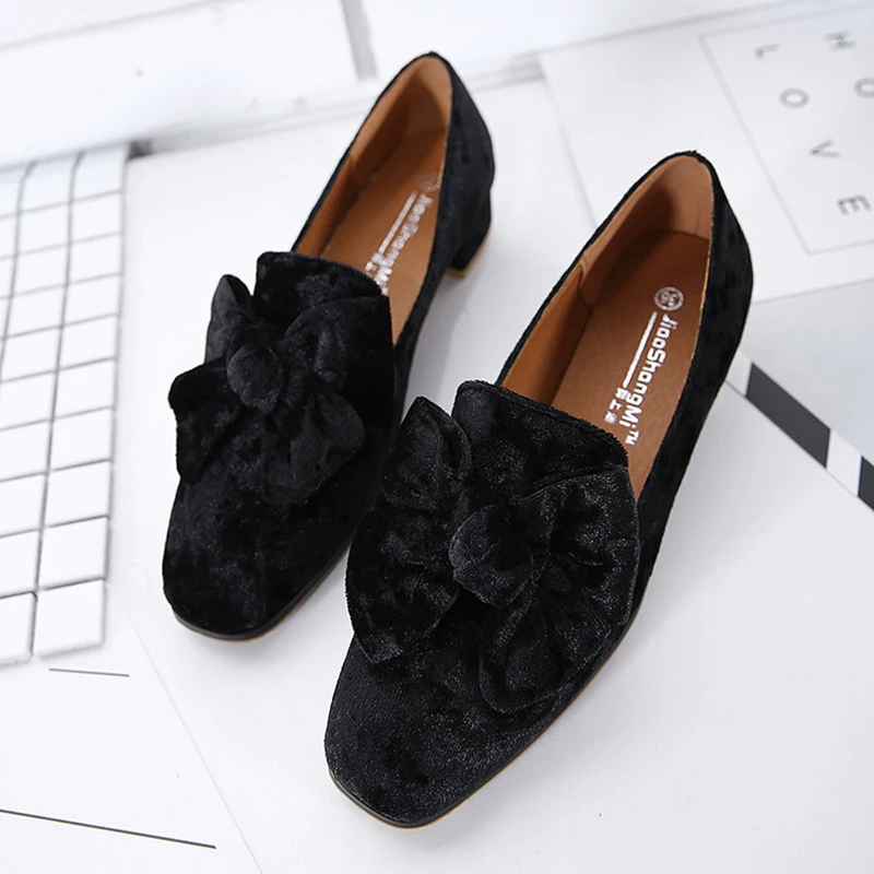 Новые осенние тонкие туфли на низком каблуке с квадратным носком и бантом