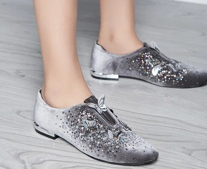 Роскошные женские туфли с кристаллами-бабочками из овчины на плоской подошве