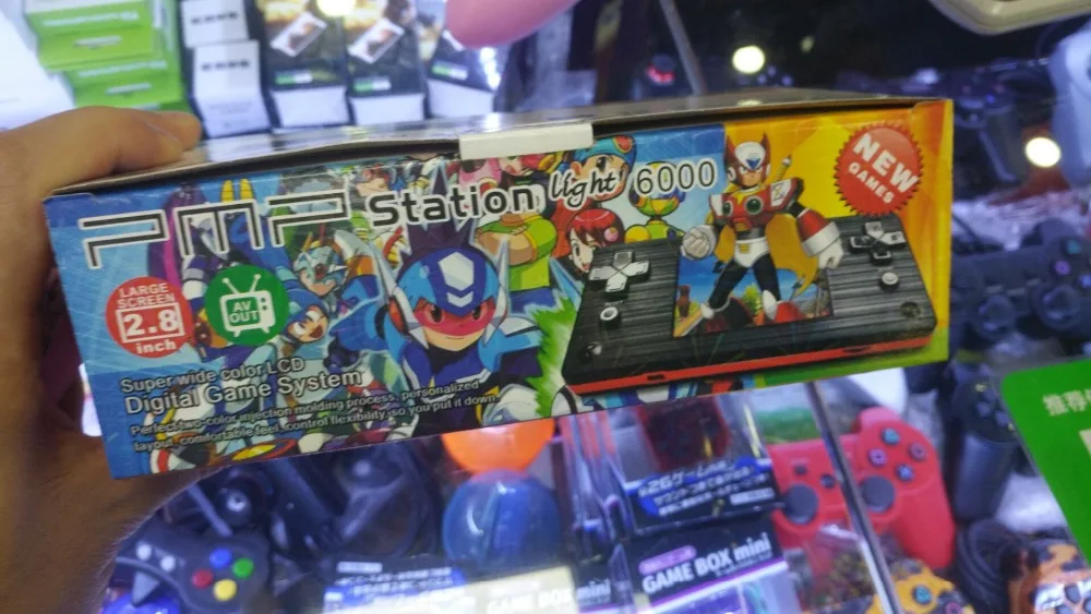 2 8 дюймовый ЖК дисплей Портативный PmP 6000 портативный игровой плеер со встроенными