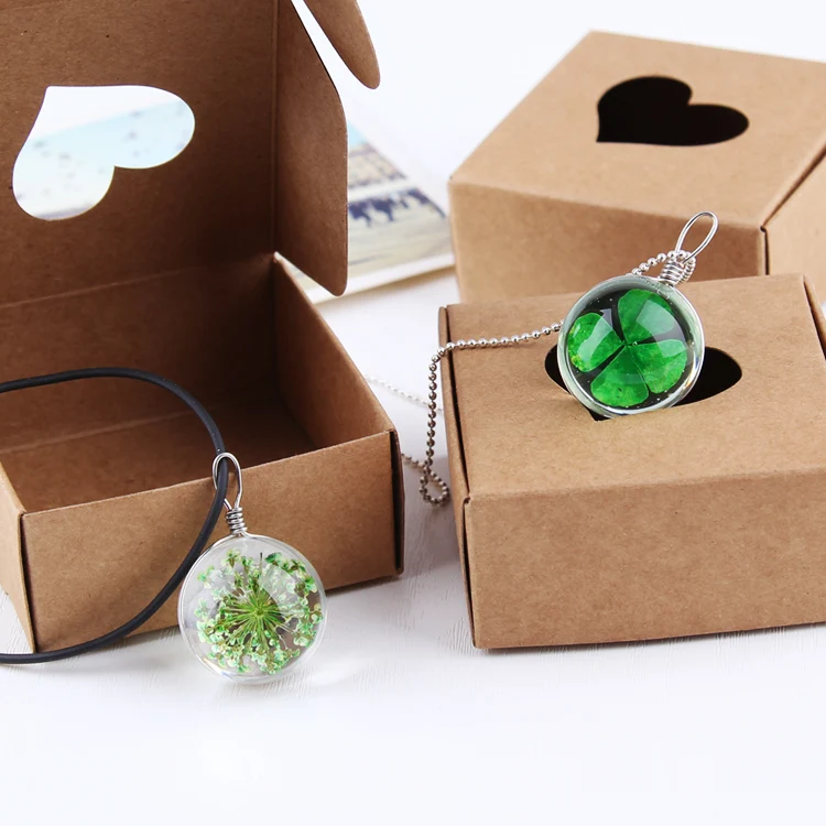 

6.5*6.5*3cm Brown Heart Hollow Out Kraft Paper Box Handmade Gift Soap Business Card Favor Party Christmas Cosmetic Package Boxes