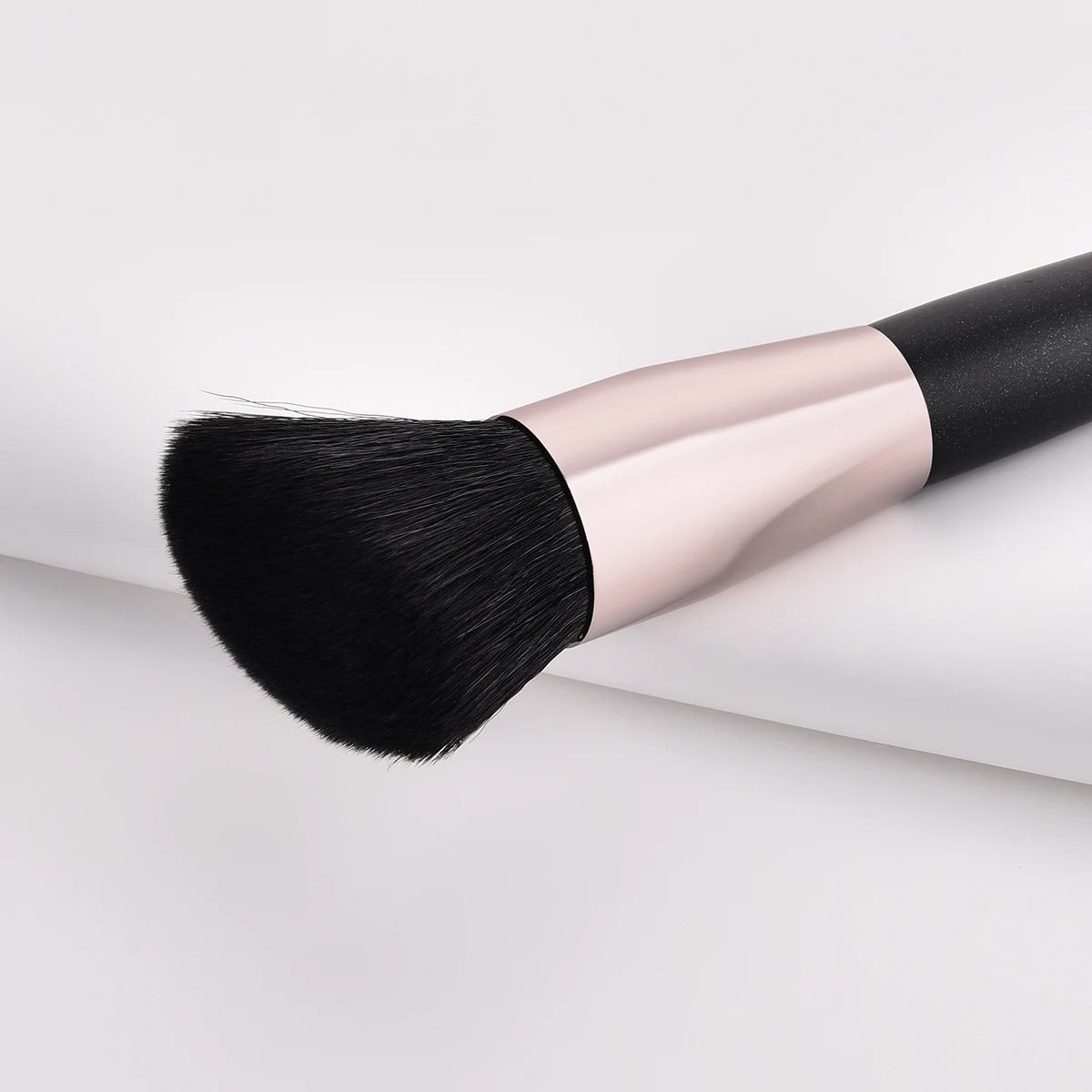 BBL 1 Piece Reals Luxe Goat Hair Loose Powder Blush Bronzer Brush Ultra-soft Contouring Buffing Beauty Tools Professional | Красота и