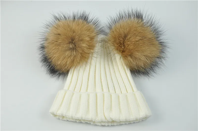 White natural fur Зимняя Шапка-бини с двумя помпонами из меха енота, женская зимняя Осенняя Вязаная Шапка-бини, женская меховая шапка с помпоном из 2 натурального меха - Цвет: White natural fur