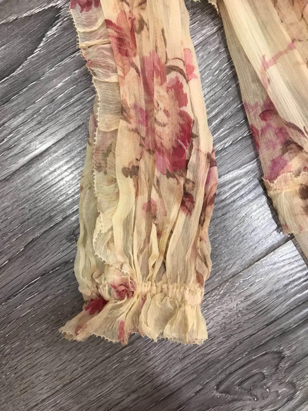 Шелк Цветочный принт Long Sleeve Tie Neck нерегулярные рюшами жабо Элегантное Длинное платье и подкладка-комбинация 2 предмета Комплект с кисточкой Красный