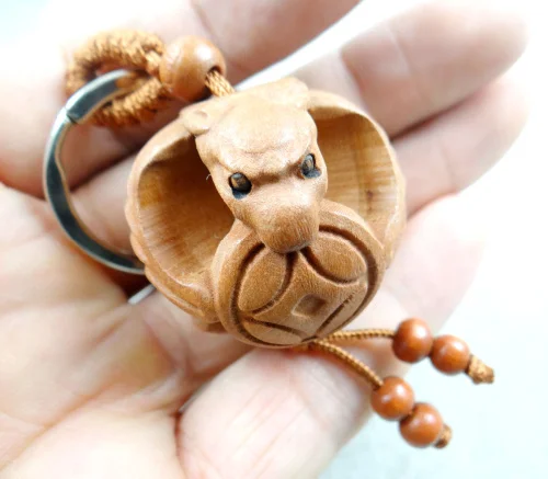 Натуральное красное дерево трехмерная гравировка летучая мышь и деньги брелок