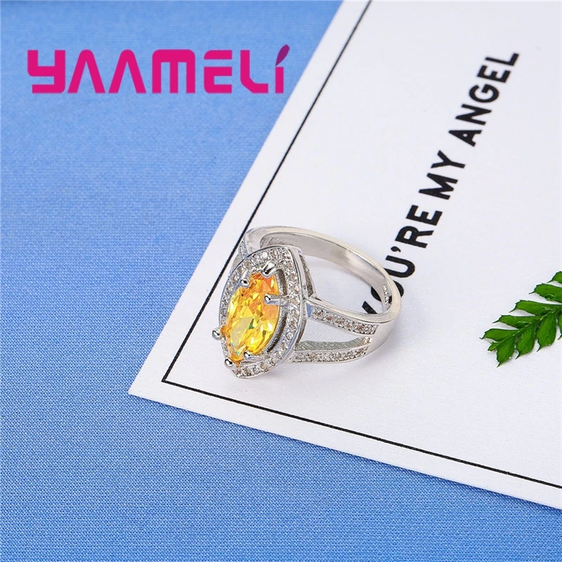 Кольцо из серебра 925 пробы с ажурным кубическим цирконием оранжевая
