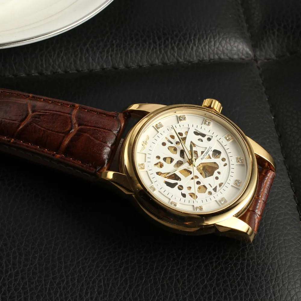 Роскошный чехол золотого цвета из сплава с белым циферблатом и коричневым