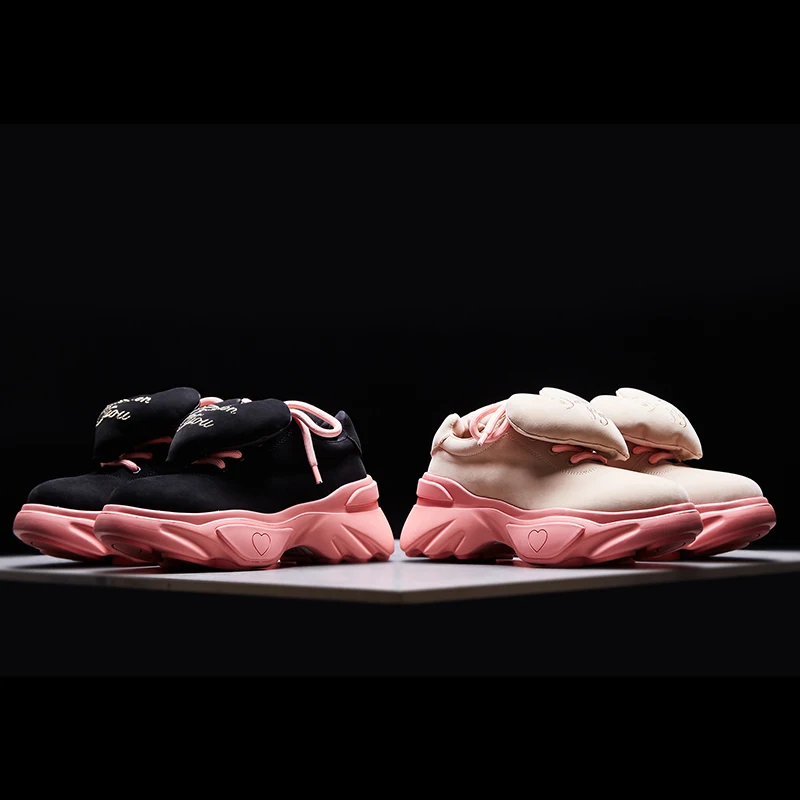 Женские замшевые кроссовки ISNOM на плоской подошве со шнуровкой и сердечком