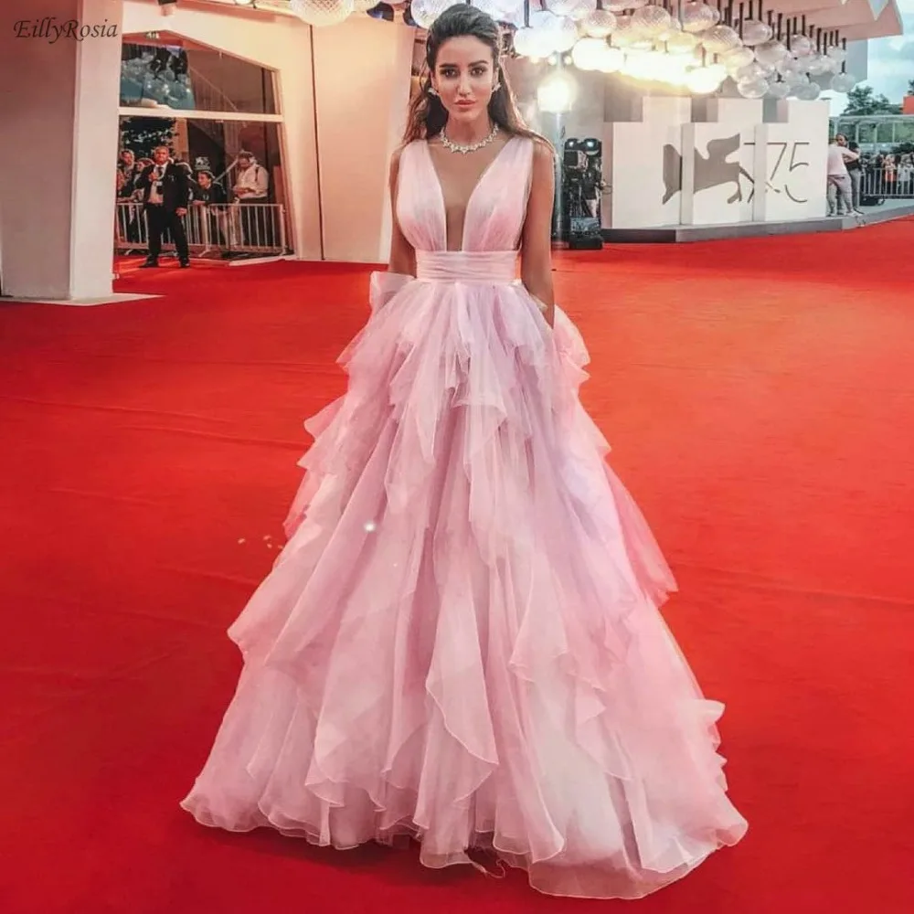 

Chic Gala Pink Prom Dress Long 2019 vestidos largos Deep V Neck Ruched Tiered Tulle Celebrity Puffy Ball Gowns gala jurken dames