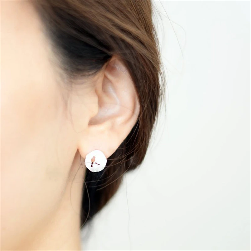 

Fashion Circle hollow out Bird Stud Earrings Creative Design of Round Push-back stud earrings