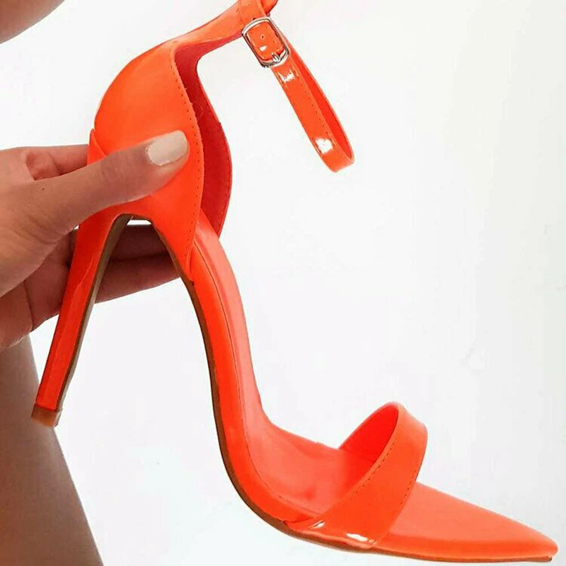 Женские сандалии со змеиным узором с пряжкой на шпильке острым носком оранжевый