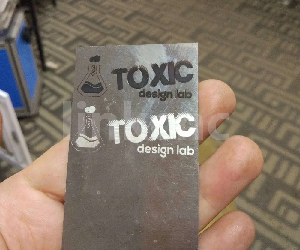 20 Вт бесплатная техническая высокоточная лазерная маркировочная машина