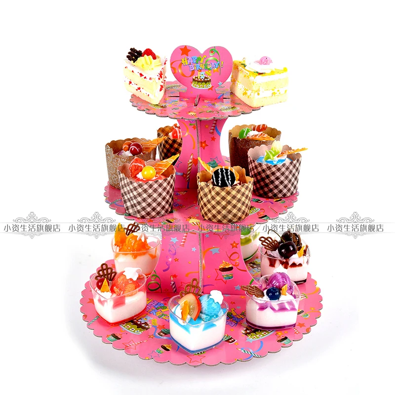 3 яруса кружевных пирожного бумаги картона стоять держать ребенка душ вечеринки