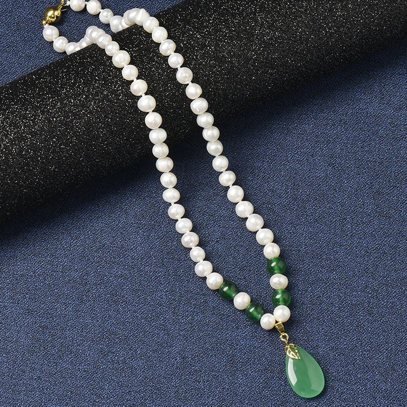 

Havng 15*25*6 MM Emerald green Droplet Shape Pendant with Round green Transparent add Near Elliptic Pear Beads 8-9 MM Necklace
