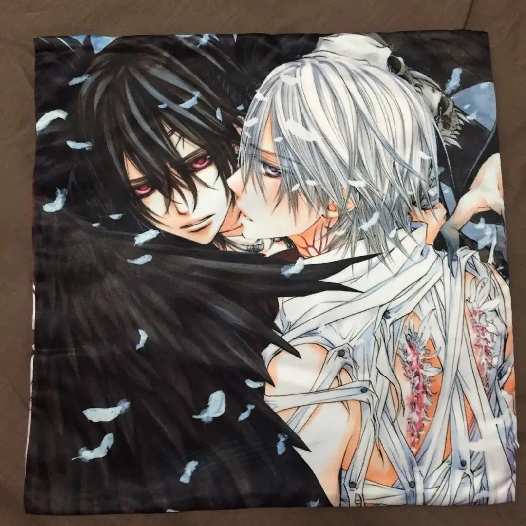 Двусторонний Чехол Подушка с изображением рыцаря вампира из аниме обнимающая